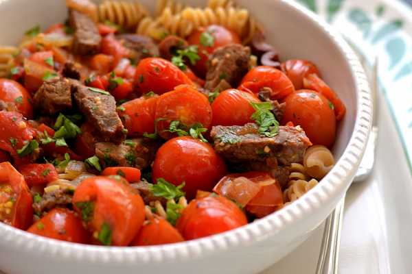 Pasta-or-beef-and-tomatoes