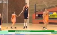 a-13-year-old-basketball-player-is-the-tallest-sportsman-in-the-world