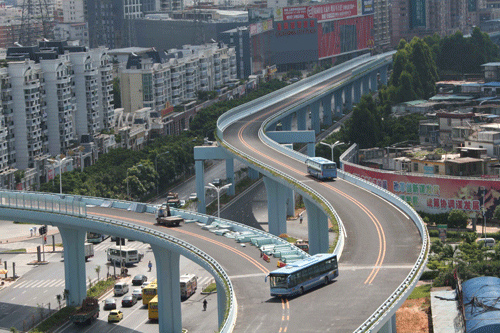 two-wheels-of-a-bus-fly-off-on-motorway-in-china