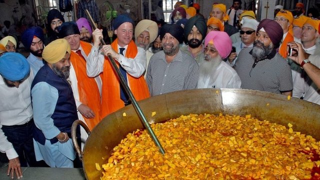 uk-deputy-prime-minister-nick-clegg-appears-in-indian-traditional-dress