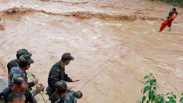 jammu-and-kashmir-people-still-in-stranded-situation