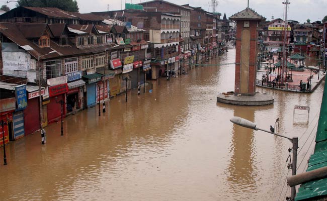 many-people-in-kashmir-are-still-trapped-by-floods