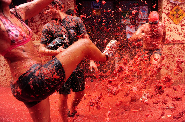 The colorful Tomato throwing (La Tomatina) fe