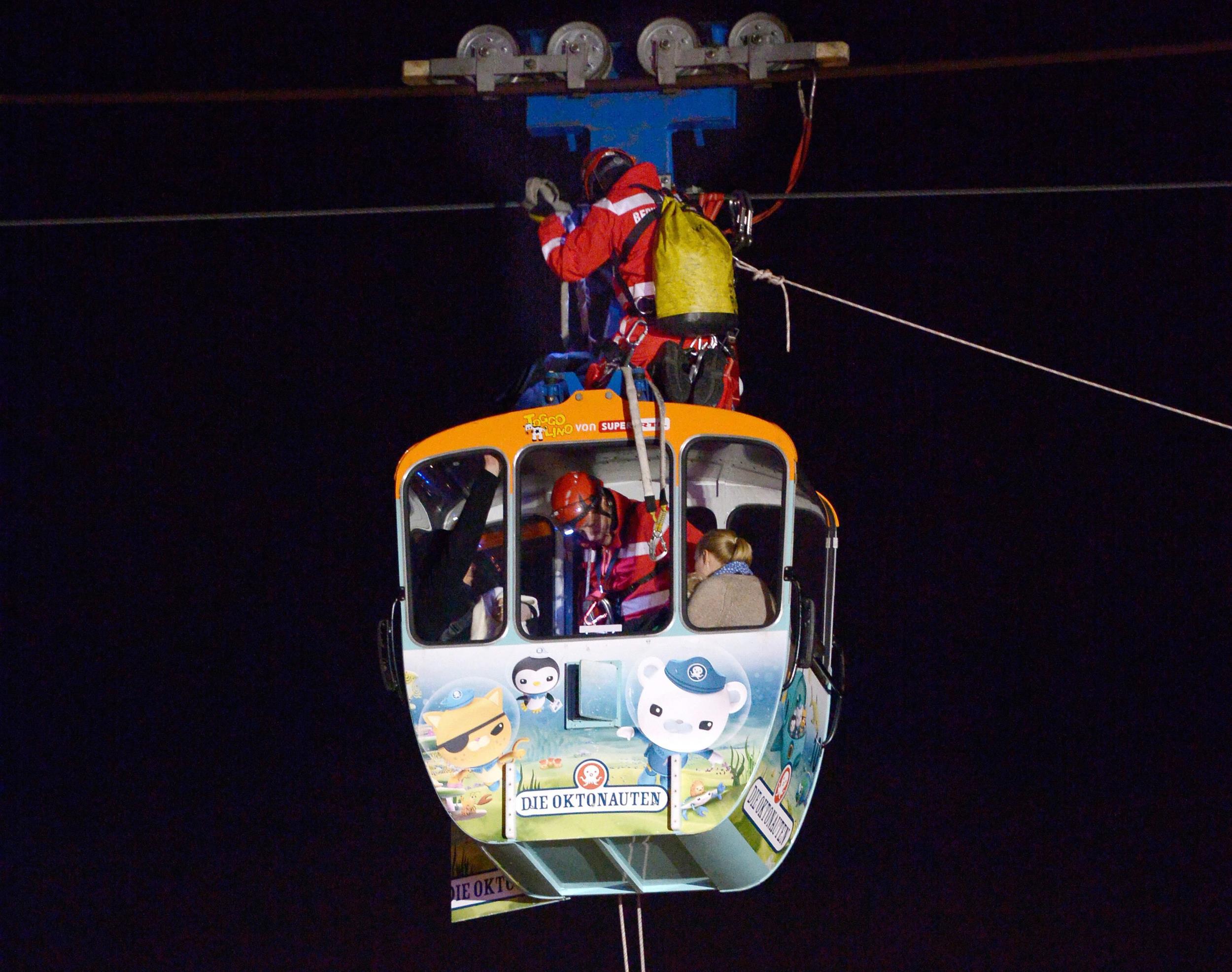german-family-trapped-in-a-cable-car-rescued-after-hours