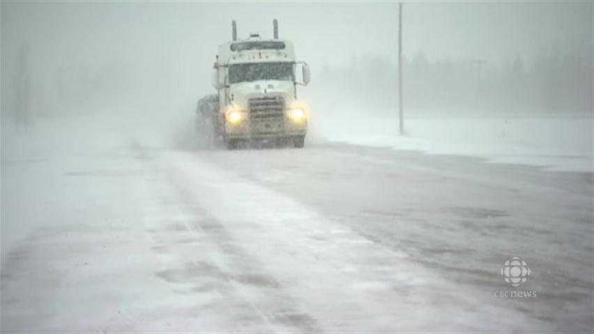 extreme-winds-blow-makes-lorry-off-the-motorway-in-iceland