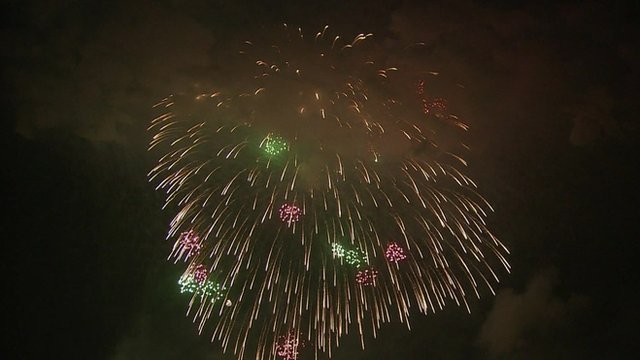worlds-heaviest-fireworks-are-displayed-in-tokyo
