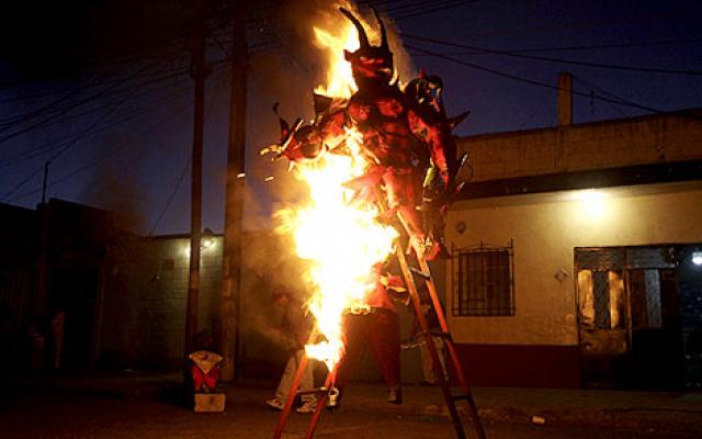 burning-of-the-devil-festivals-in-guatemala-starts-on-december-7th