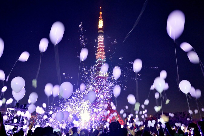 japan-celebrates-the-arrival-of-new-year-with-balloon-release