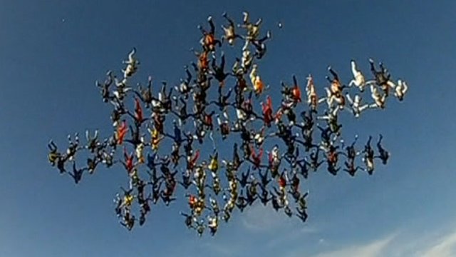 skydivers-break-head-up-formation-world-record