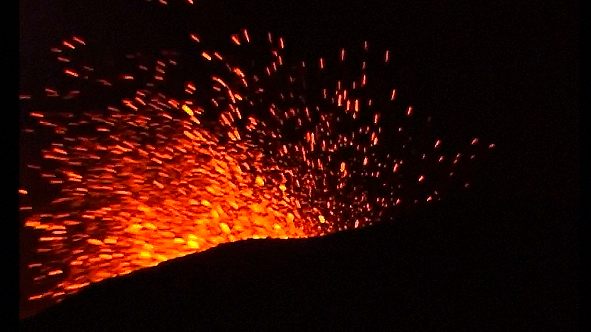 volcano-villarica-in-southern-chili-blasts