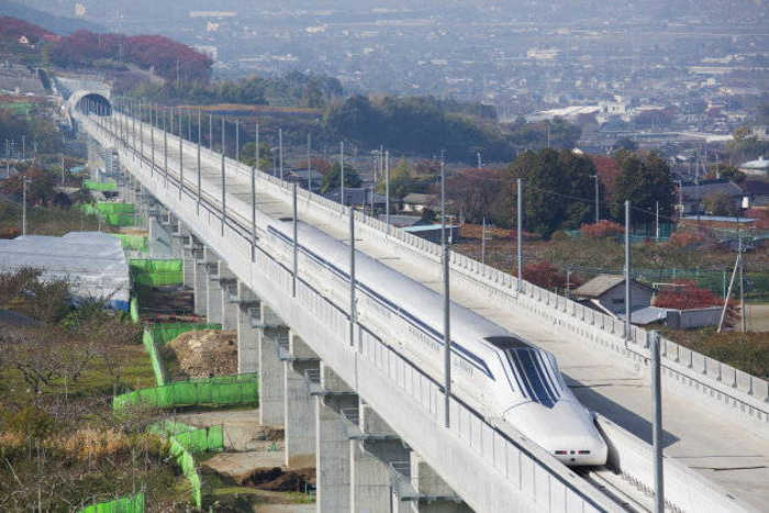 japan-maglev-train-breaks-world-speed-record-again