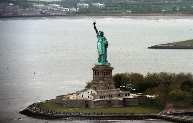 people-evacuated-due-to-bomb-threat-at-statue-of-liberty
