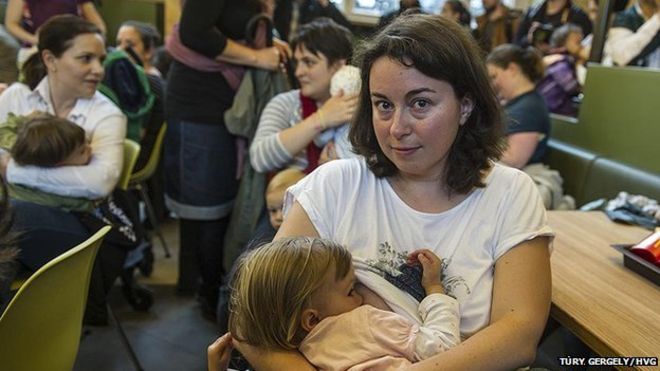 breastfeeding-moms-protest-in-mcdonalds-restaurant