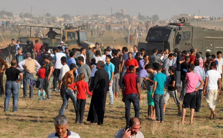thousands-syrian-refugees-flee-turkey-kurds-fight-recapture-tal-abyad