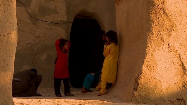 there-are-cave-dwelling-community-in-pakistan-even-in-this-modern-era