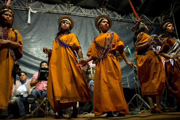 indigenous-festival-celebrates-in-the-rainforest-of-peru