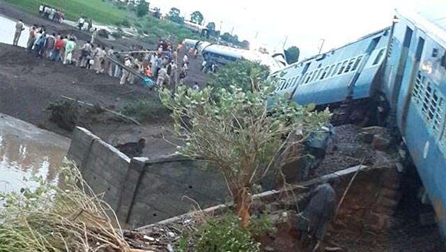 24-people-died-in-twin-train-derailments-in-india