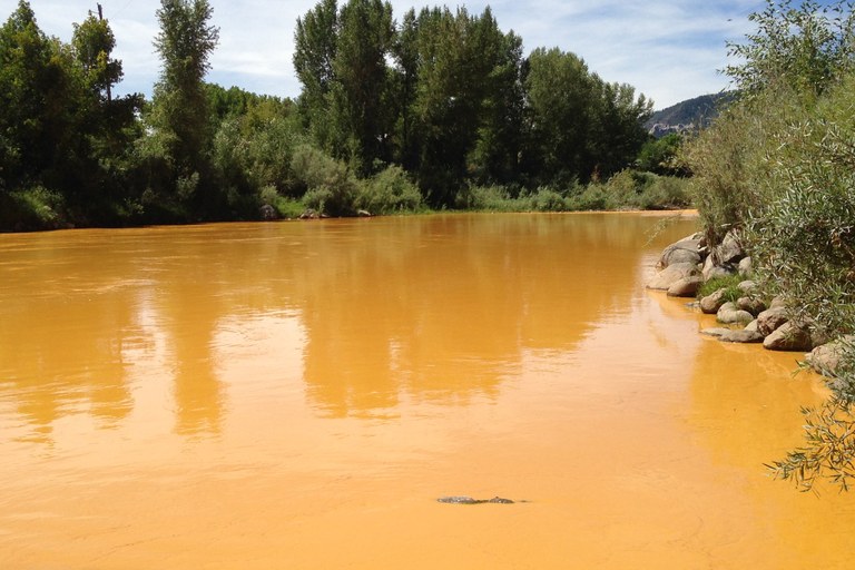 river-animas-turns-yellow-following-colorado-goldmine-discharge