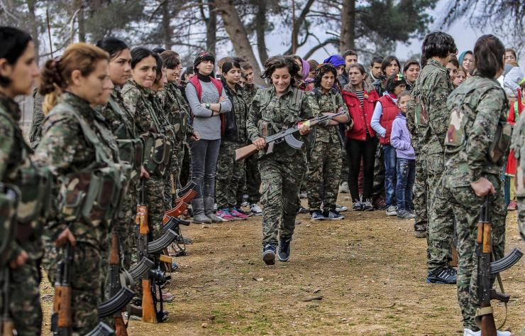 the-kurdish-and-yazidi-women-take-part-in-the-fight-against-is