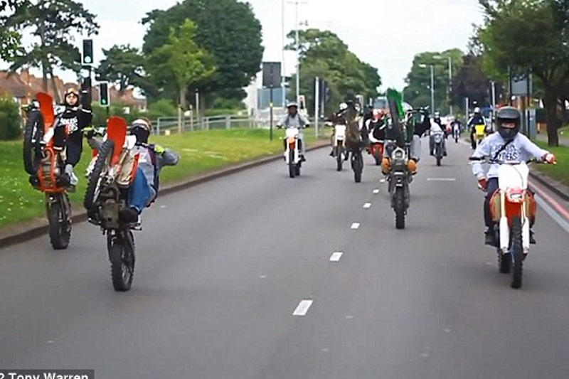 terrifying-actions-along-road-by-masked-motor-bikers